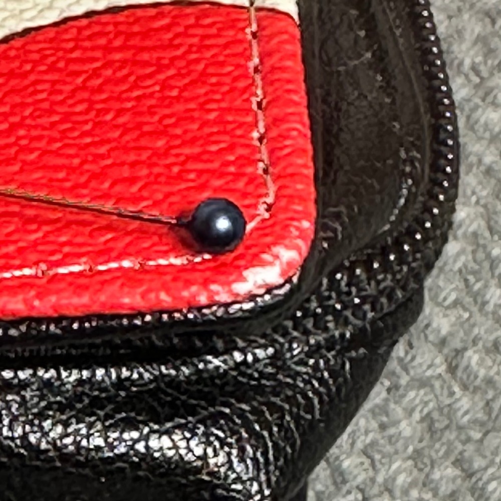 Winnie the Pooh Book Clutch Crossbody Bag Classic A.A. Milne w/wristlet Disney - Picture 9 of 9